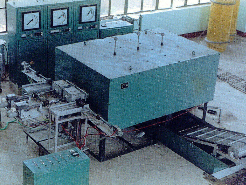 電動推桿保護(hù)氣氛爐